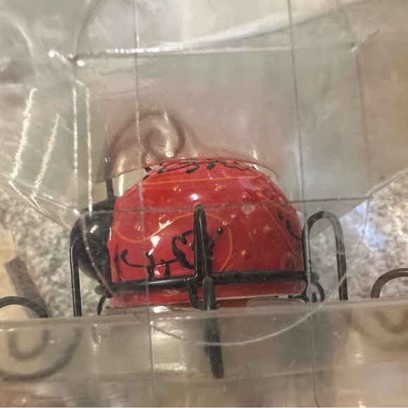 Ladybug Salt & Pepper Shakers From Hobby Lobby 2011 Outdoor Collection - Picture 7 of 15